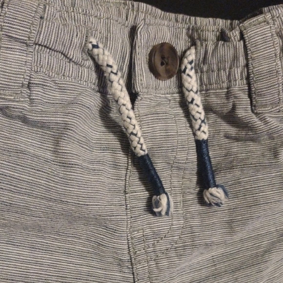 Cat & Jack Light Gray Kids Shorts - Picture 2 of 8